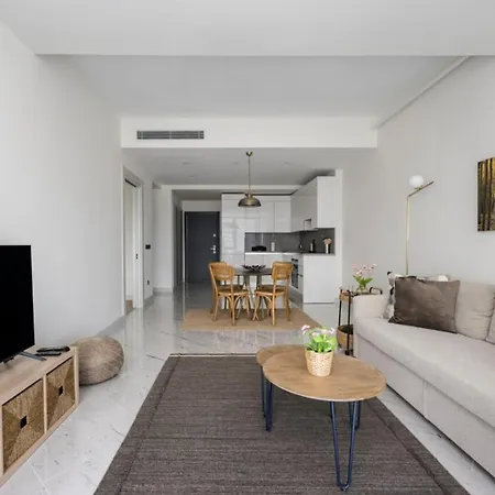 Hébergement de vacances Lovely Modern 1bd Views W Poolgym! #222