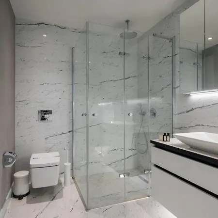Lovely Modern 1bd Views W Poolgym! #222 Istanboel