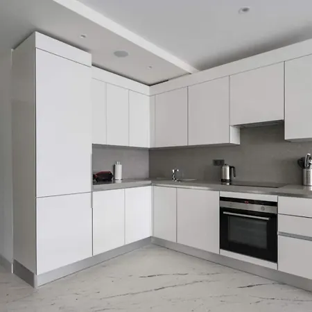 Feriehus Lovely Modern 1bd Views W Poolgym! #222 *